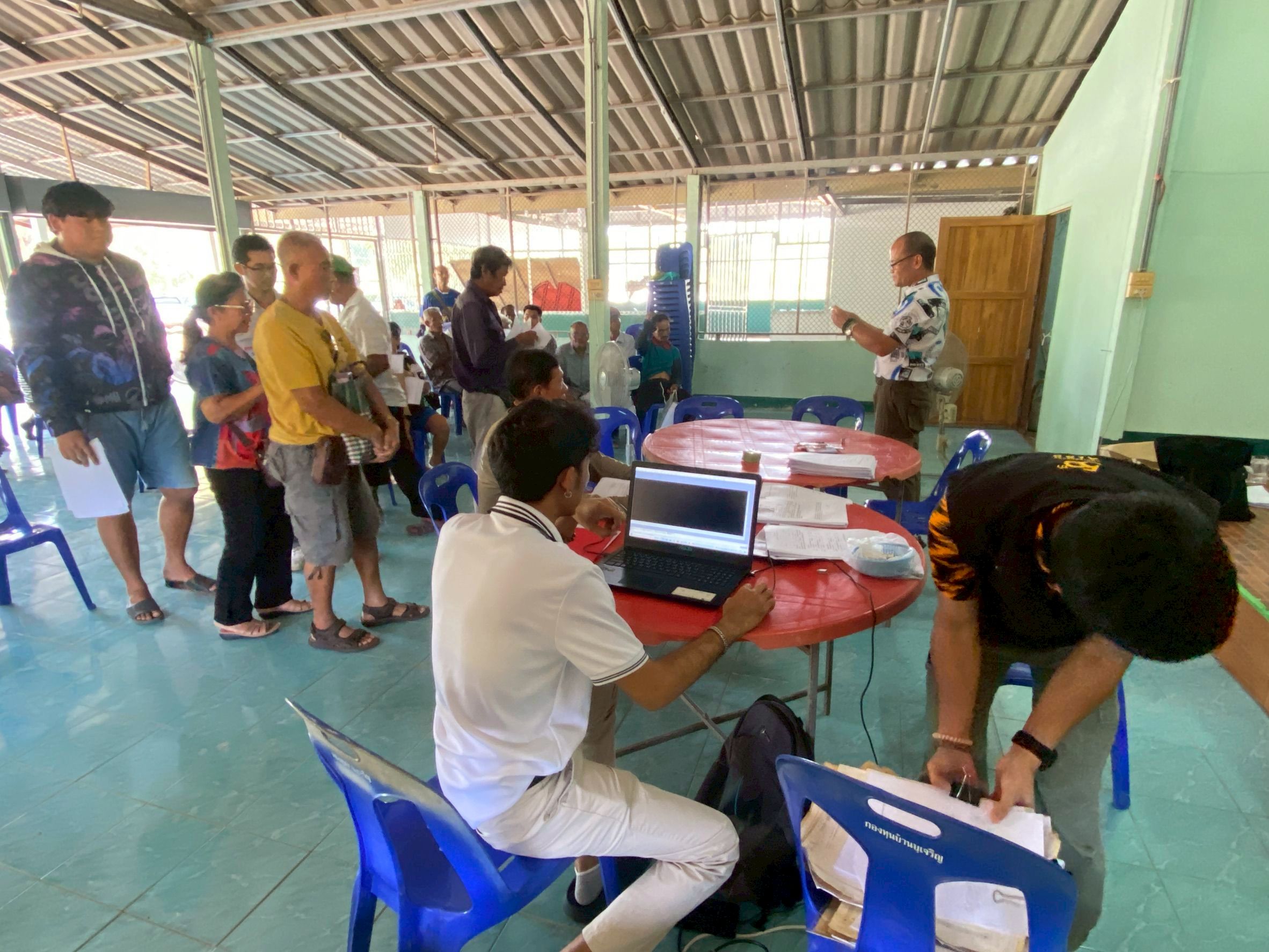 title - วันที่ 9 เมษายน 2569 นายวิทูล ประดิษฐบูญ ปฏิรูปที่ดินจังหวัดปราจีนบุรี มอบหมายให้ นายลิขิต ผันผ่อง หัวหน้าฝ่ายกฎหมาย พร้อมด้วย เจ้าหน้าที่ ส.ป.ก.ปราจีนบุรี ลงพื้นที่ออกหน่วยบริการเคลื่อนที่ “Mobile Unit”และบริการปรึกษาข้อกฎหมายที่เกี่ยวข้องกับการปฏิรูปที่ดิน ณ ตำบลแก่งดินสอ อำเภอนาดี จังหวัดปราจีนบุรี